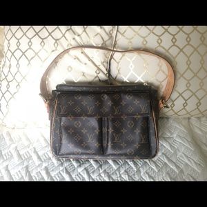 LOUIS VUITTON Monogram Viva-Cite GM